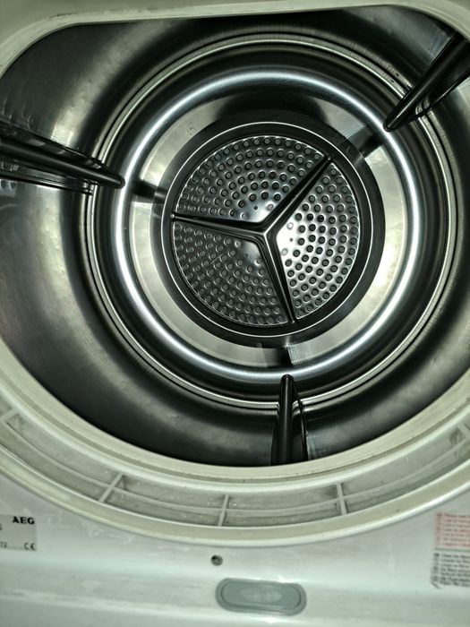 Máquina de secar AEG Lavatherm T56800 – para peças ou reparação