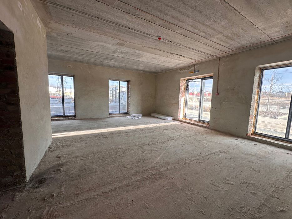 Оренда комерції 60м,ЖК Садова Алея,Пустомити,фасадне,1 поверх,4 вікна