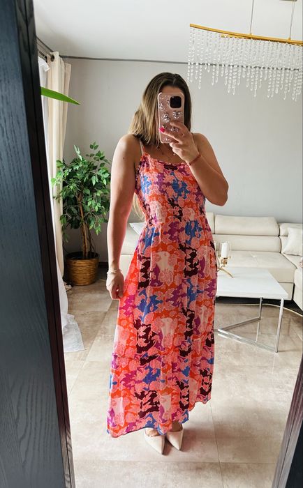 Prosta zwiewna letnia midi sukienka w kwiaty plus size, wiskoza