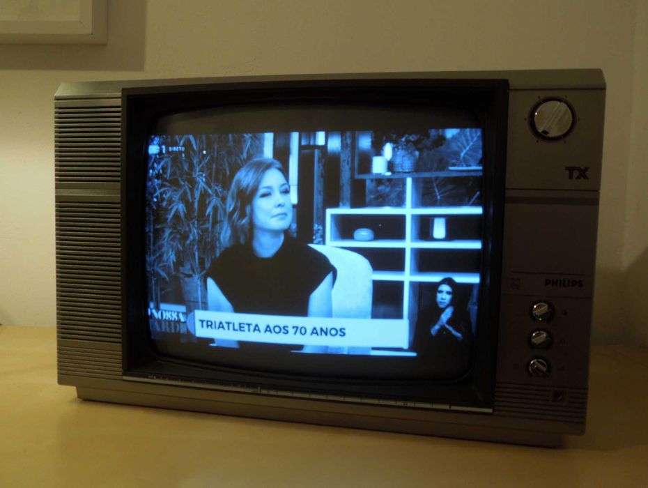 Televisão vintage - 1984 - Philips TX 14''- 35cm preto e branco - retro gaming