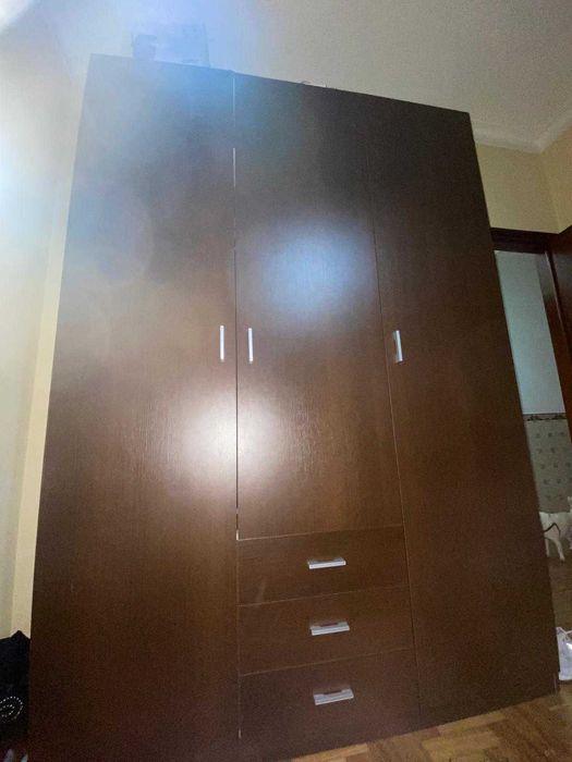 Roupeiro de 3 portas e 3 gavetas