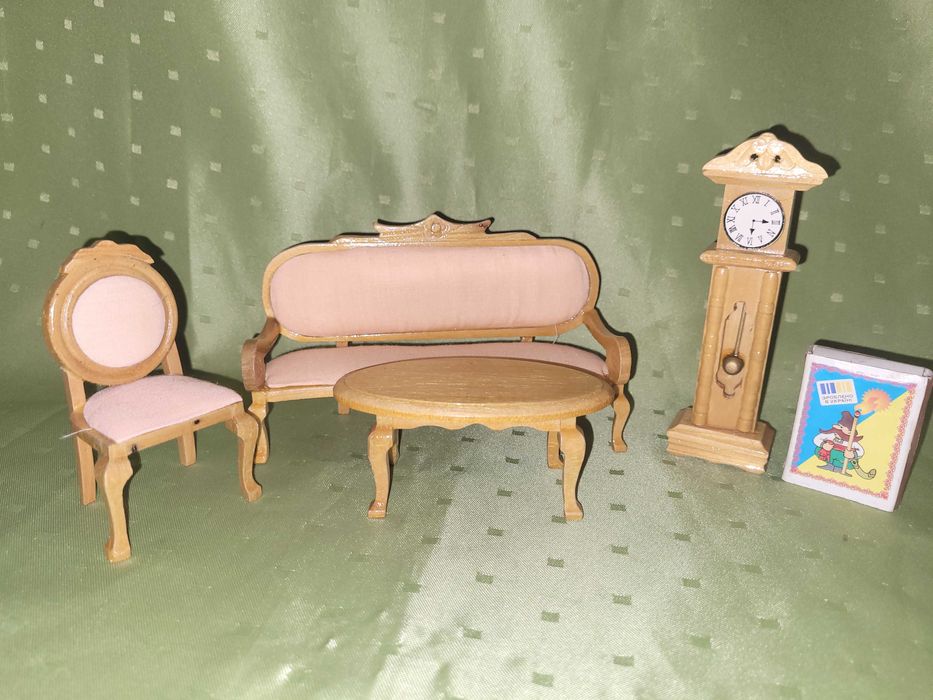 Ляльковi меблi та аксесуари