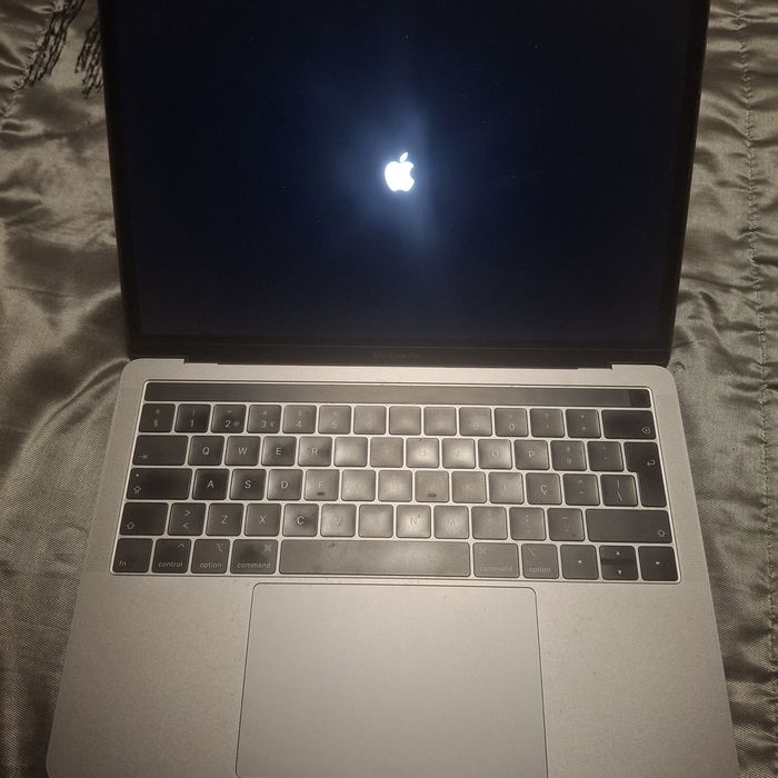 MacBook Pro 2017513340344285931522