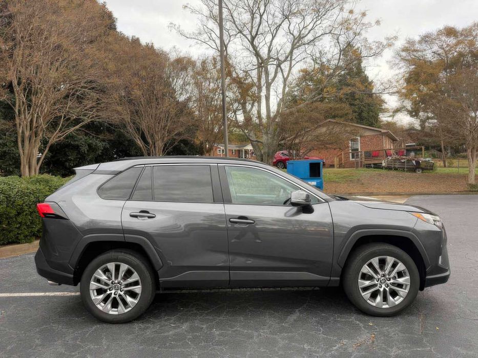 Toyota RAV4      2023