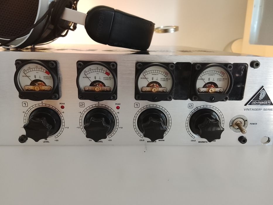 Behringer T1953 Ultragain pré amp valvulado