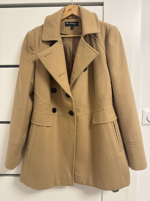 Stylowy camelowy płaszcz na jesień – jak nowy