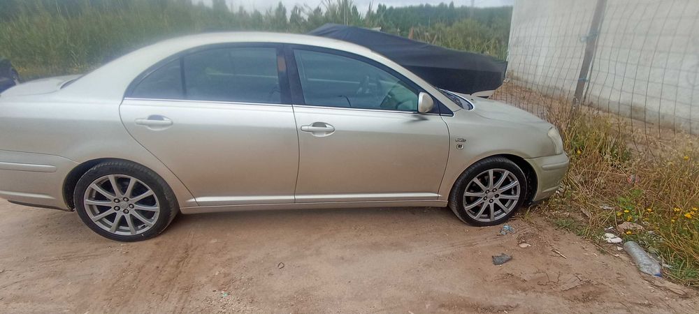 Toyota Avensis 2.0D T25 ano 2003 com 230kms