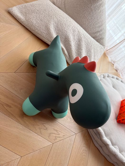 QUUT Skoczek Hoppi Dino Garden green