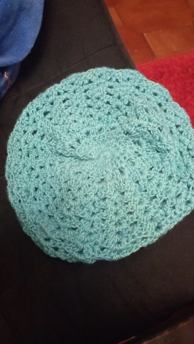 Top , soutien e boinas, feito a mão, em crochet , linha algodão.