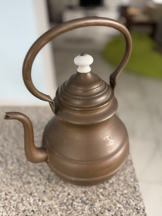 Медный огромный чайник