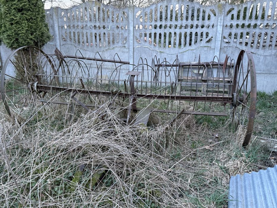 Zgrabiarka do siana przerobiona na wersje do traktora PRL