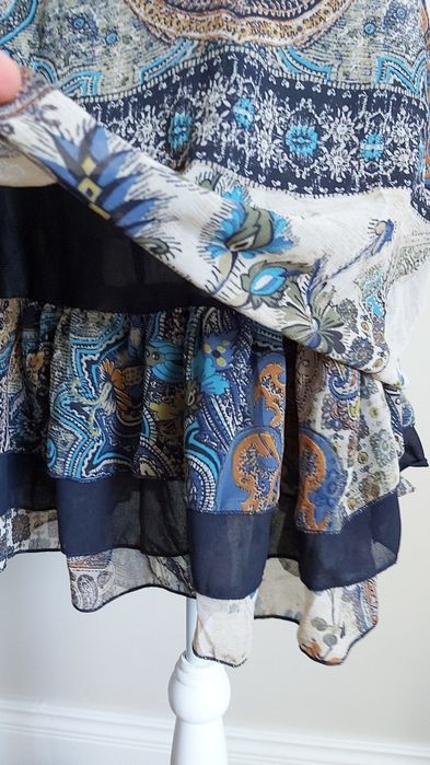 Sukienka letnia zwiewna elegancki krój i kolorystyka