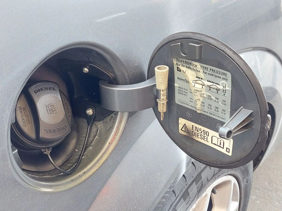 Tampa depósito combustível OPEL Astra H Caravan (L35)