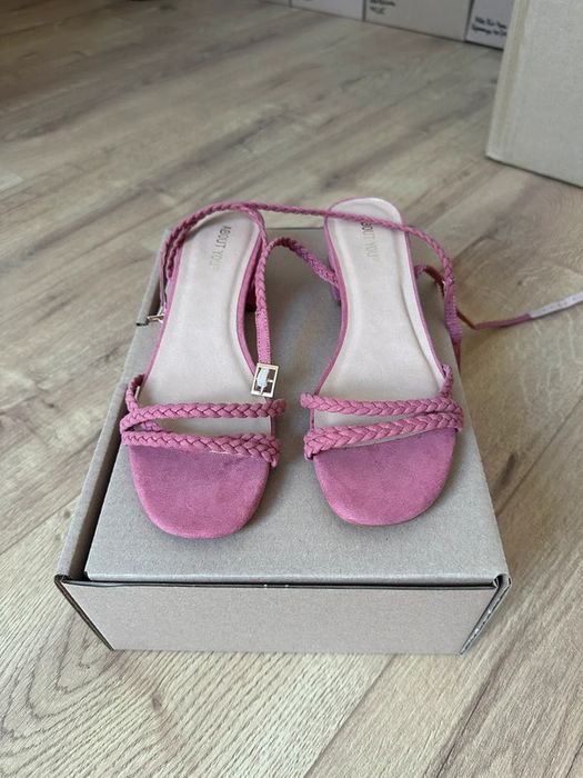 Sandałki wizytowe 38