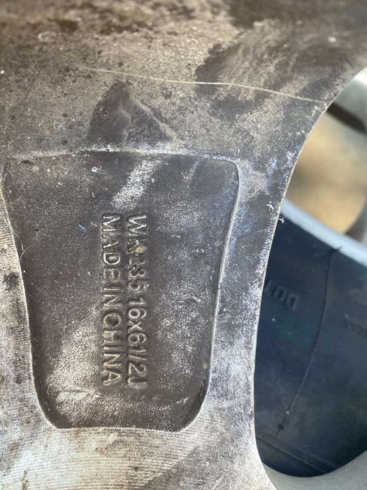 Диски с резиной на 16 

Резина 215/65/16