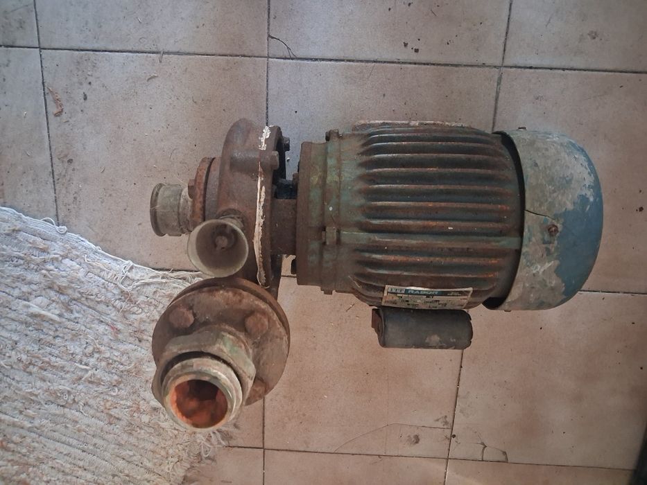 Motor de posso a trabalhar