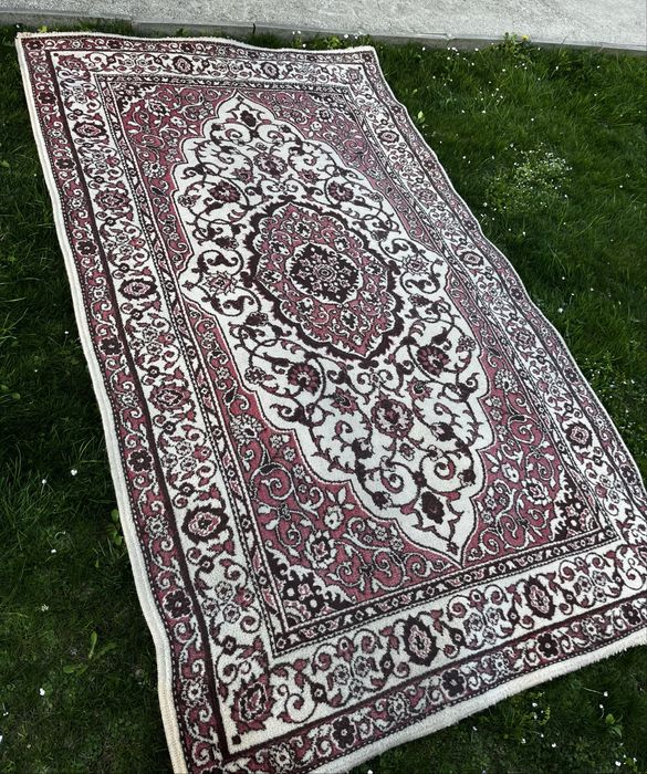 Продам килим на підлогу