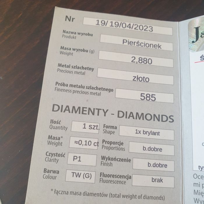 Pierścionek z brylantem
