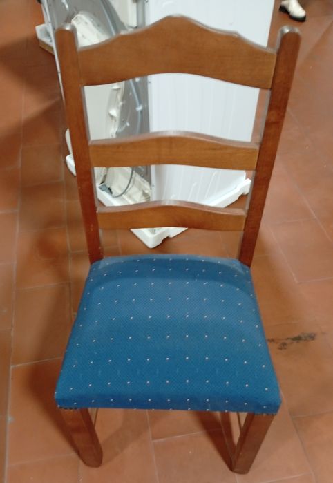 Cadeira em madeira e veludo