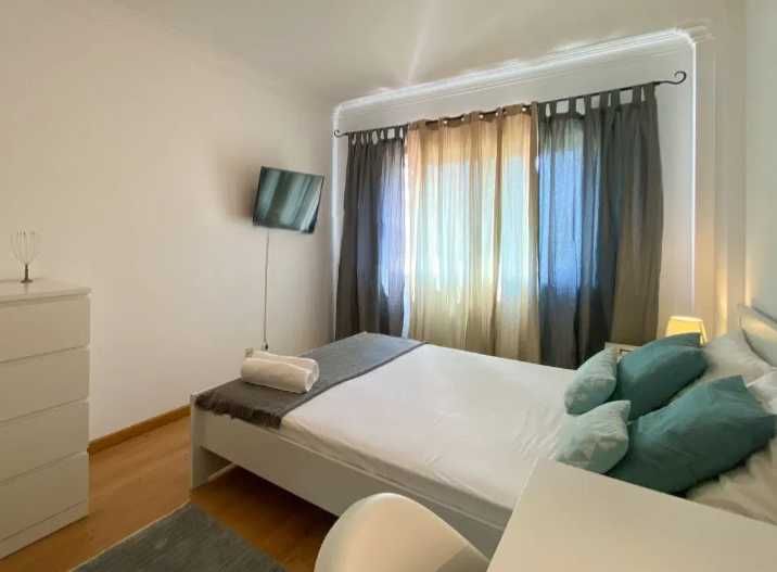 Cama de casal + colchão – Muito bom estado | 80€