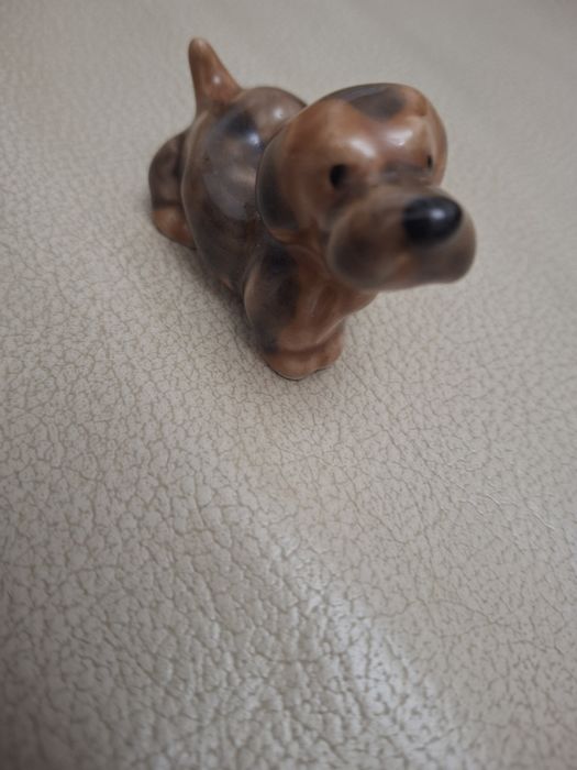 Porcelitowy piesek - miniatura z PRL