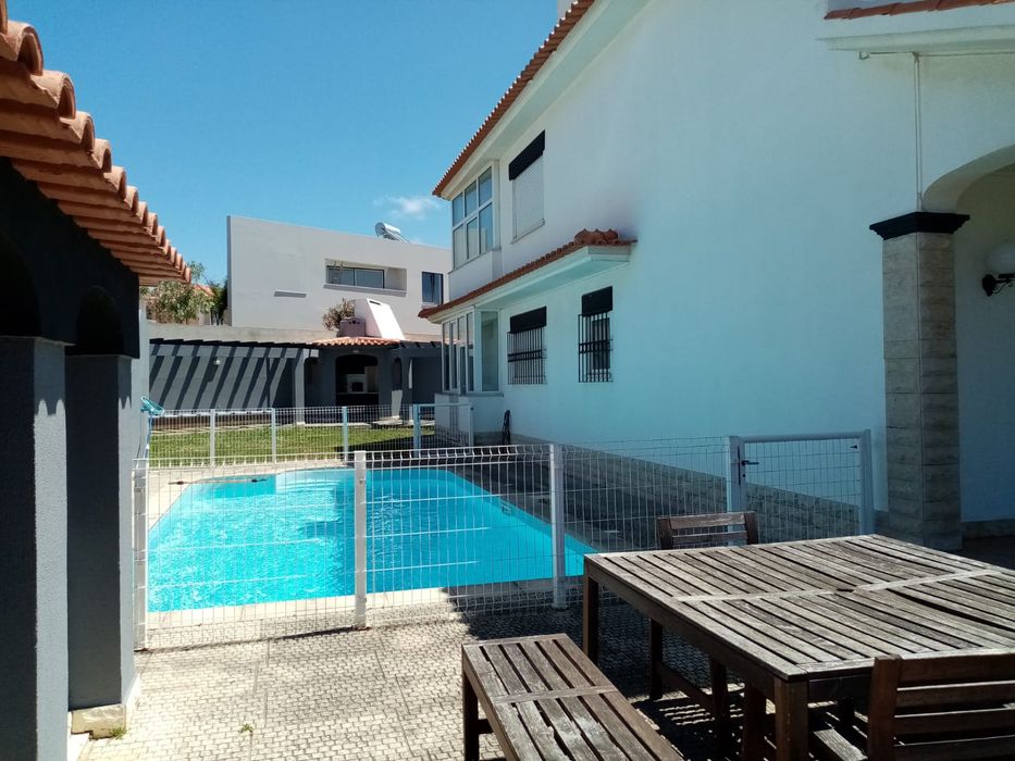 Moradia T-4 Piscina/ Ginásio