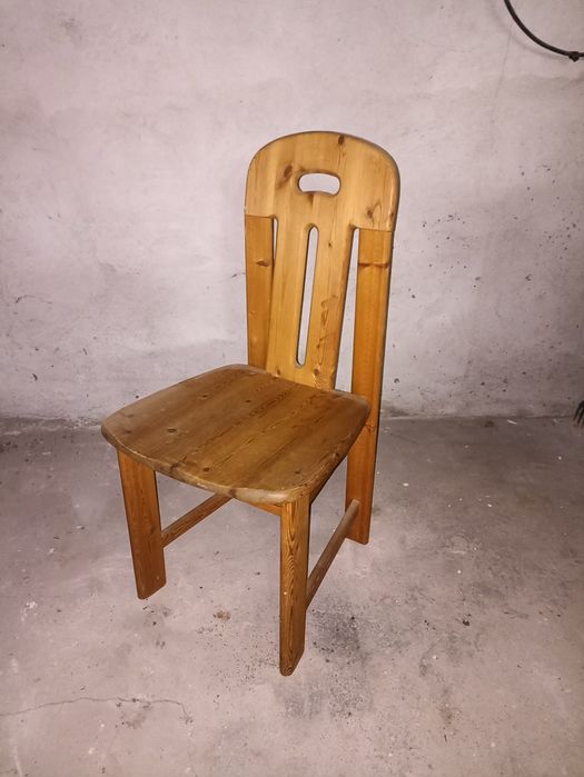 Modne drewniane krzesła w stylu vintage / cottagecore – hit Instagrama!