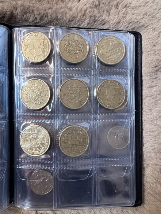 Vendo várias moedas 1€,0,50€,0,20€,0,10€
