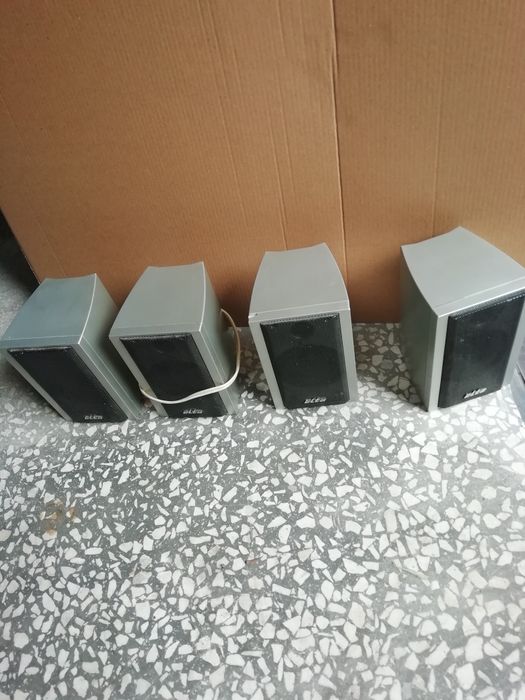 4 satelitarne głośniki marki Elta.