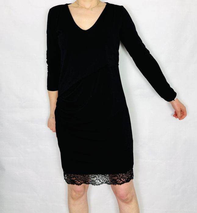 Czarna sukienka z koronkową lamówką M 38
