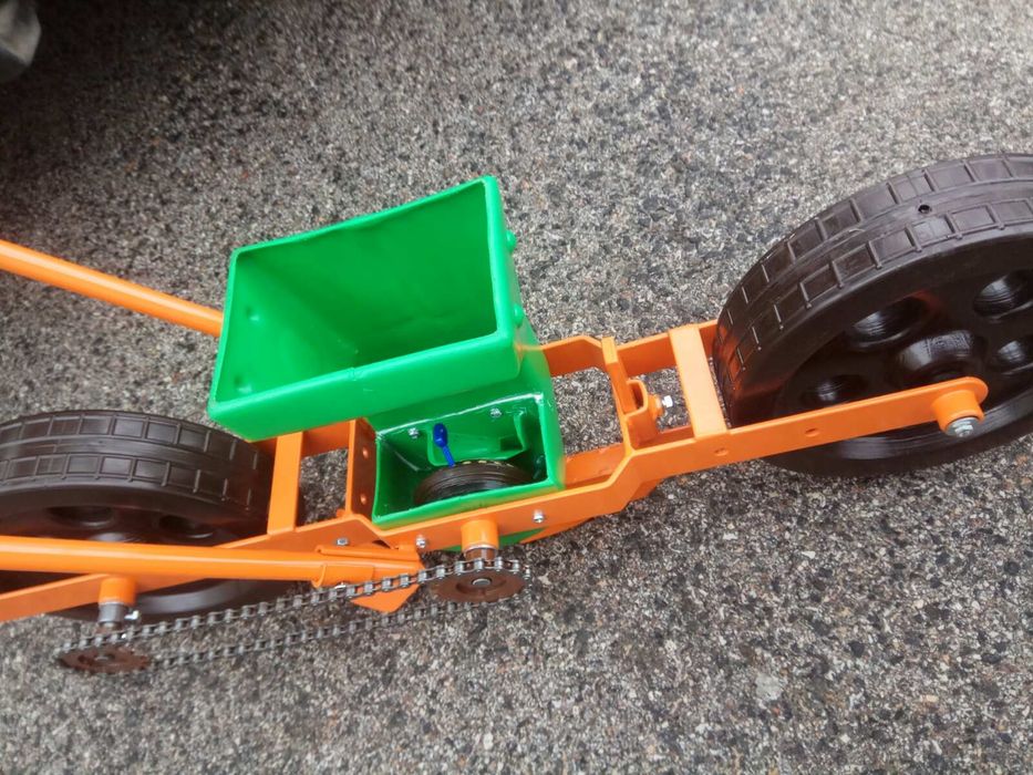 Сівалки ручні (точного висіву), є різні види.