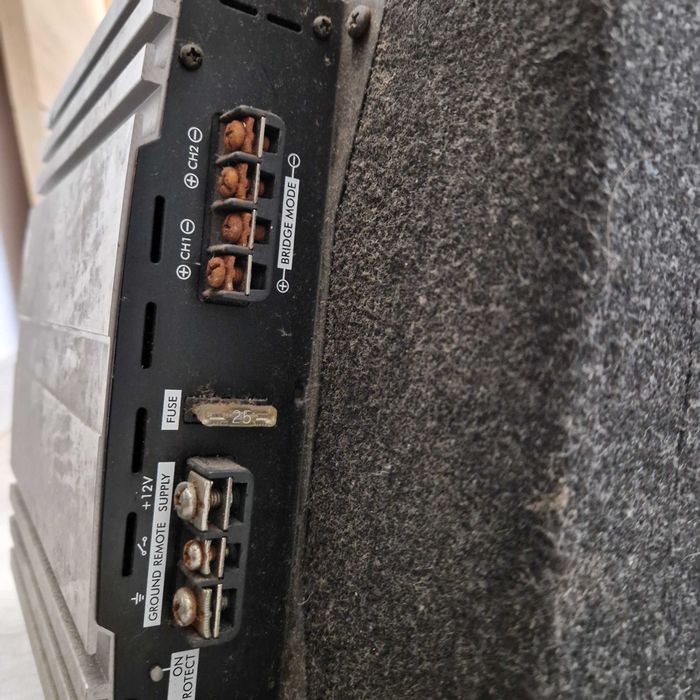 Subwoofer Blaupunkt EMB 1200A com Amplificador EMA260