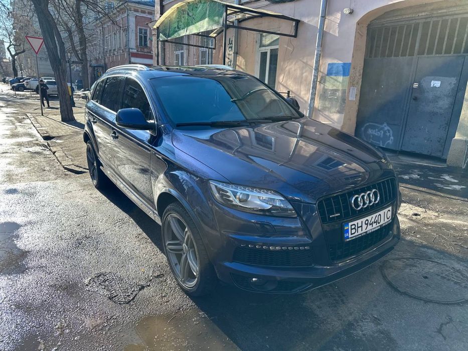 Продам Audi Q7