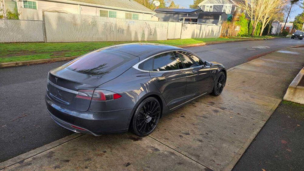 Tesla Model S 85      2014