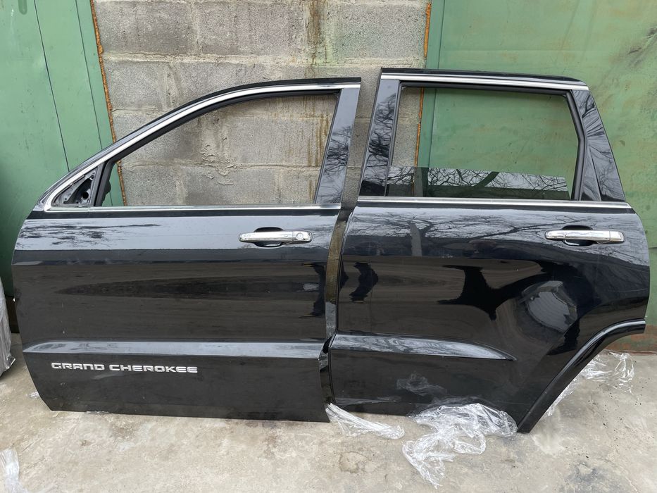 Двері Jeep Grand Cherokee WK2