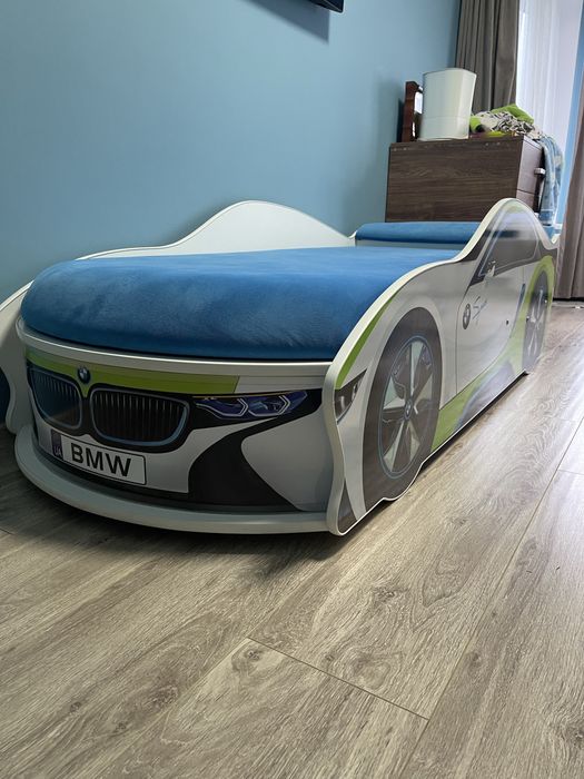 Продам дитяче ліжко-машину BMW