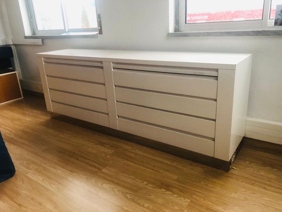 Aparador Branco com gavetas