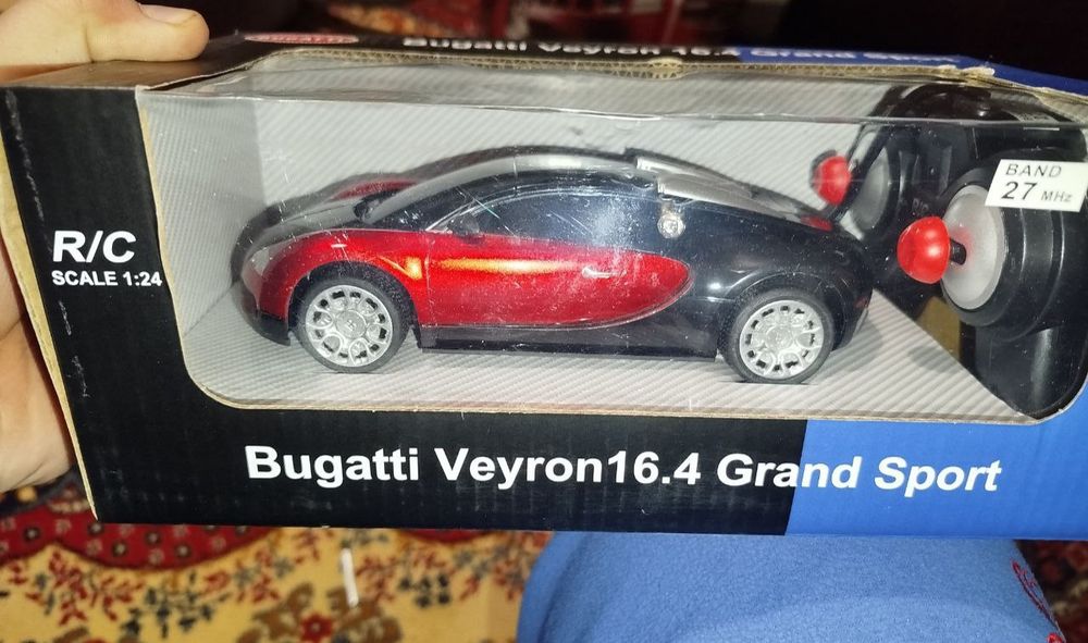 Машинка на радіо керуванні