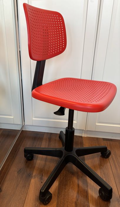 Krzesło obrotowe czerwone Ikea
