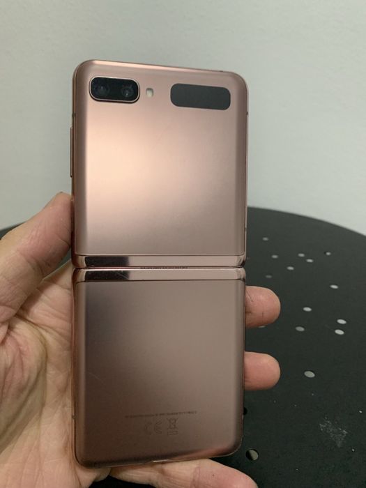 Samsung Galaxy Z Flip 5G 256 gb під відновлення