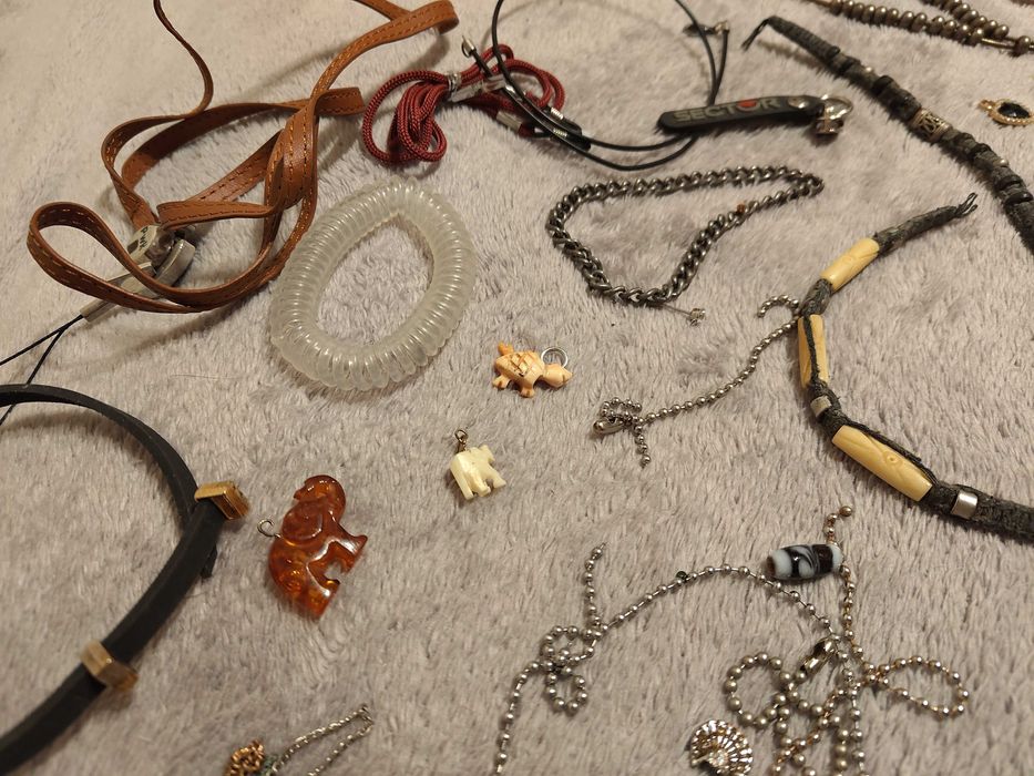 Rękodzieło biżuteria różności sprzątanie szuflady koraliki bransoletki