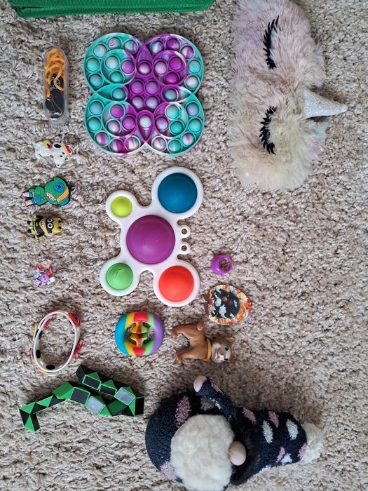 Отдам игрушки поп ит,симпл димпл,пенал единорог,сумка и тд