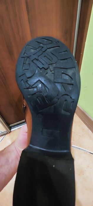 Buty damskie skórzane.