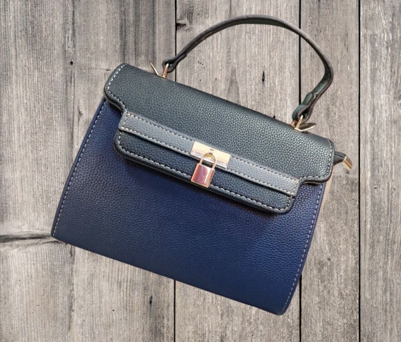 Elegancka torebka, kuferek