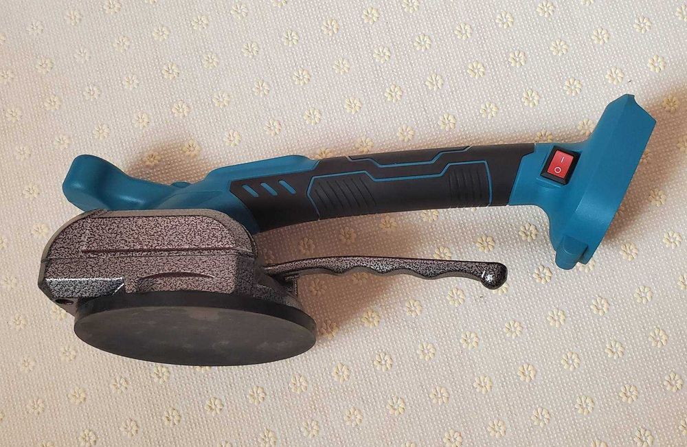 Вібратор для укладання плитки 18V, віброприсоска, сумка (без акб)