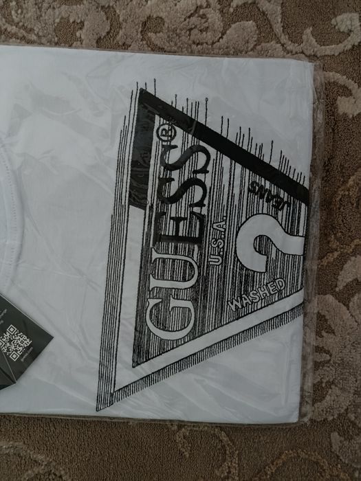 T-shirt męski marki Guess, biały L