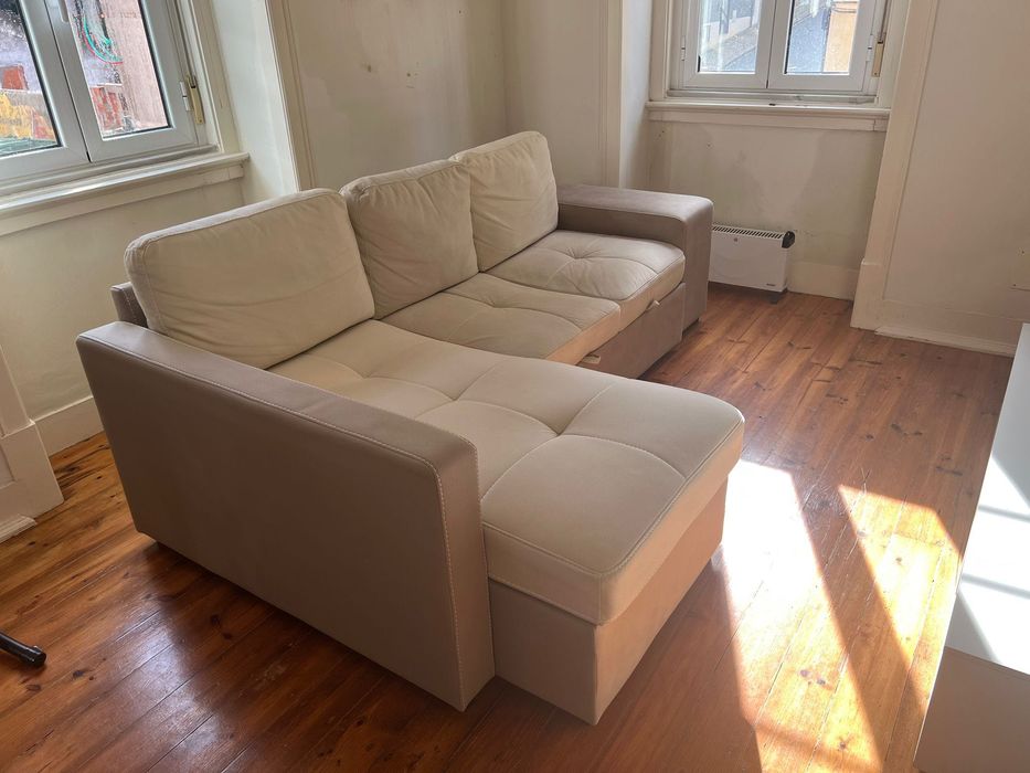 Sofa cama com dois pufs
