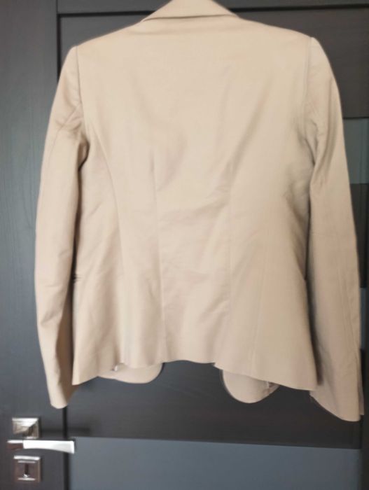 Beżowa marynarka Mango