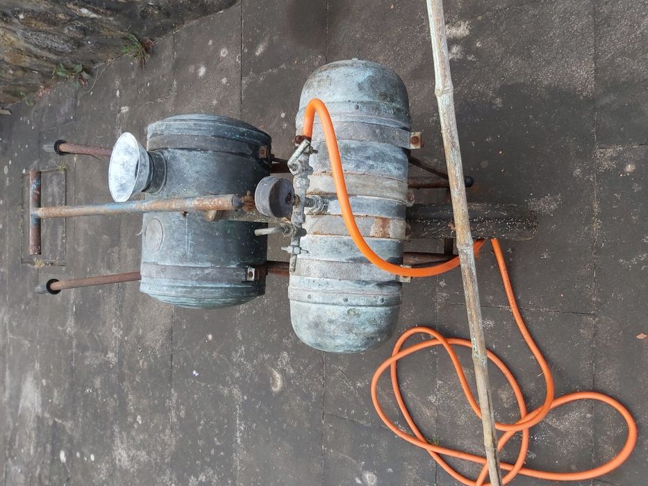 Maquina de sulfatar antiga,completa com cana e a funcionar