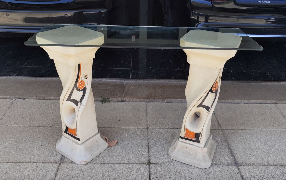 Aparador com colunas em louça e tampo em vidro  para recuperar